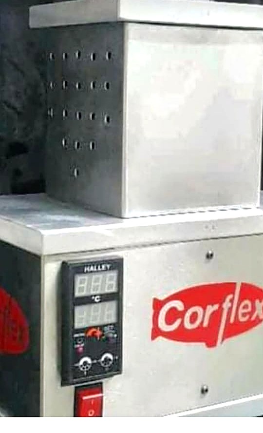 Inyectora automática Corflex usada en el método de inyección flexible